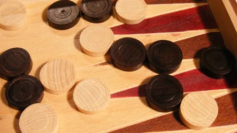 Backgammon-Spielsteine beim Abtragen